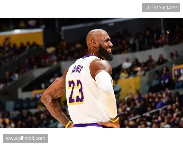 霍勒迪与詹姆斯的巅峰对决谁能在赛场上笑到最后